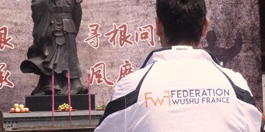 Paul Sniady,5ème Duan ,Responsable National Taili devant la statue de Chen Wang ...