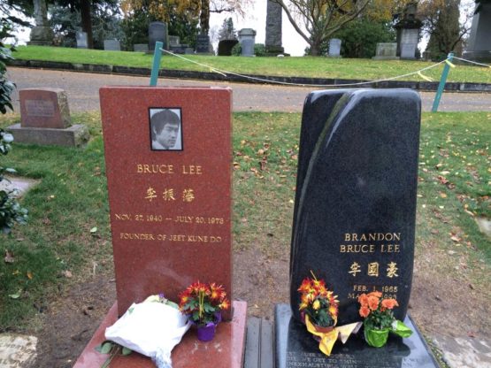 Père & fils, l'un à côté de l'autre .
 Reposez en paix !